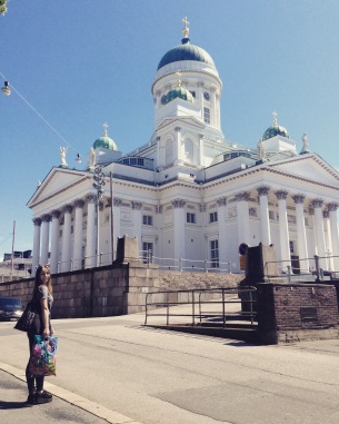 Przed katedrą w Helsinkach